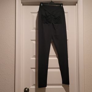 Black leggings with pockets